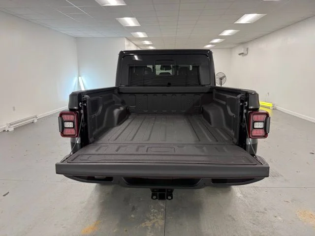 New 2026 Black Clear-Coat Exterior Paint Jeep Sahara image 8