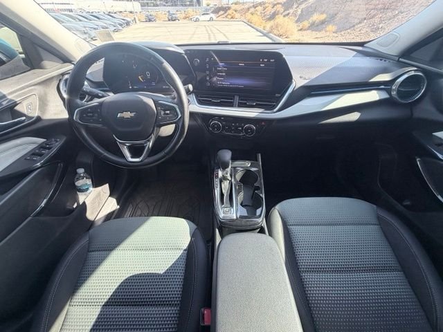 2025 Chevrolet Trax LT - Photo 25
