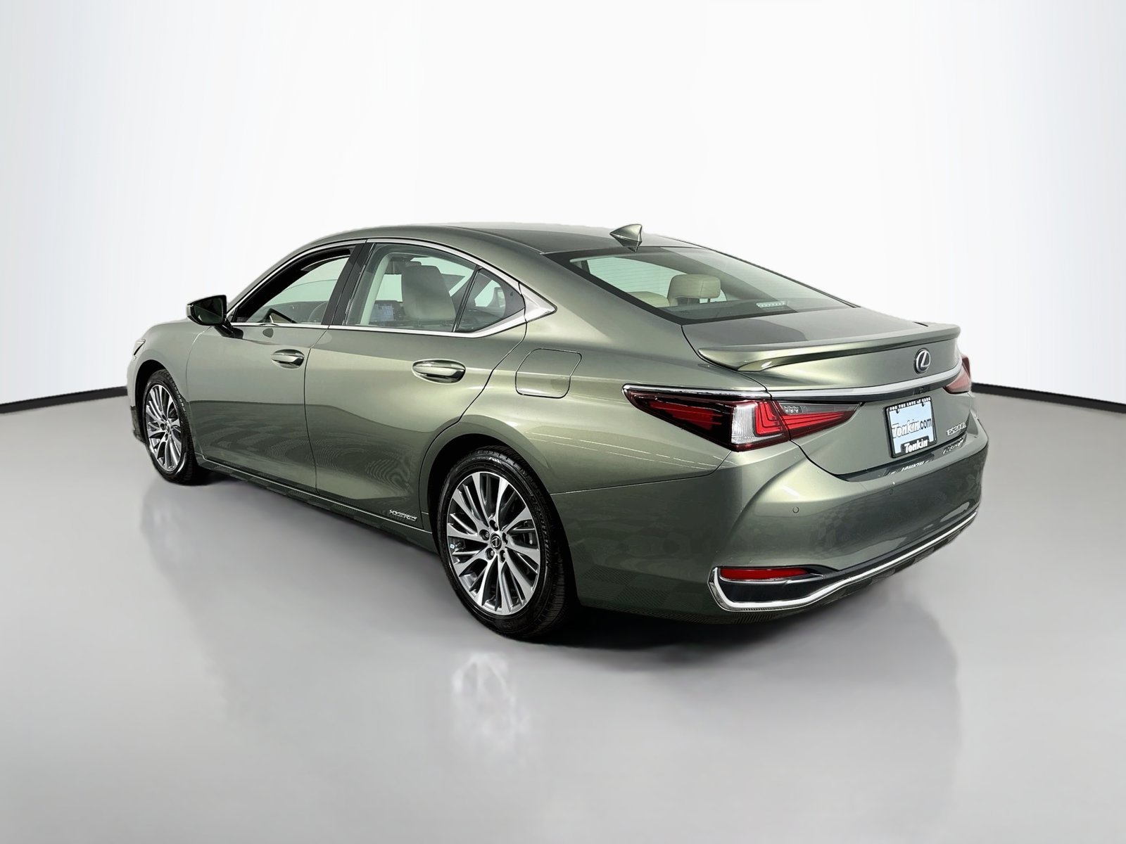 Used 2020 Sunlit Green Lexus 300h image 5