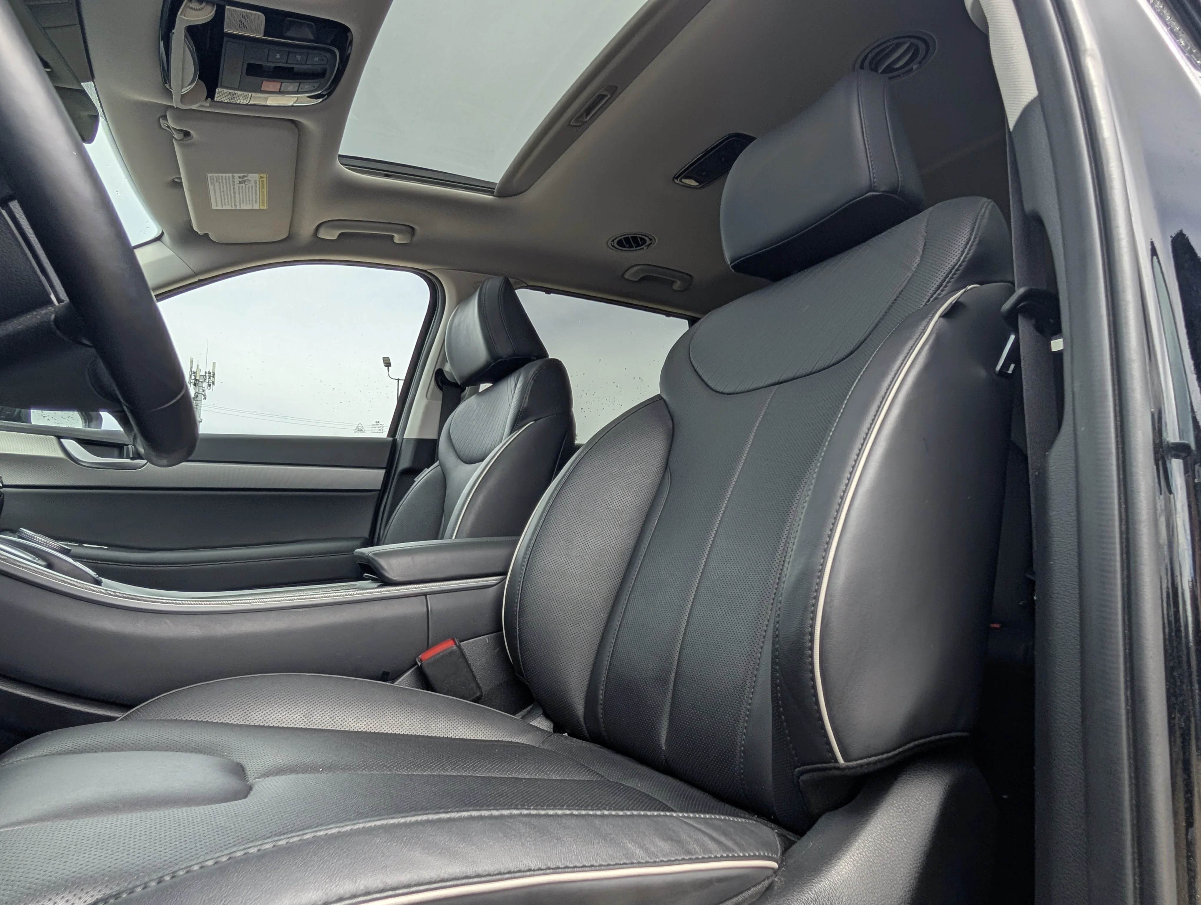Used 2024 Abyss Black Hyundai Urban image 19