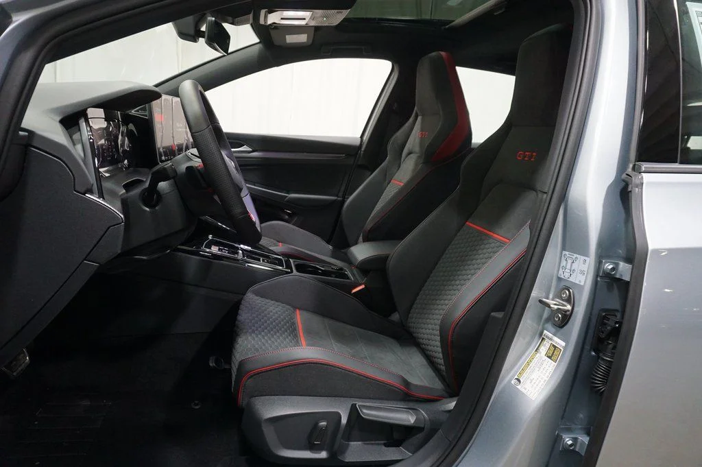 New 2026 Alpine Silver Volkswagen 2.0T SE image 10