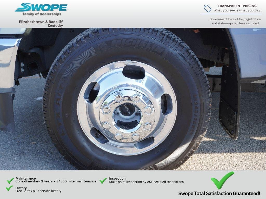 Used 2025 Glacier Gray Metallic TriCoat Ford LARIAT image 32