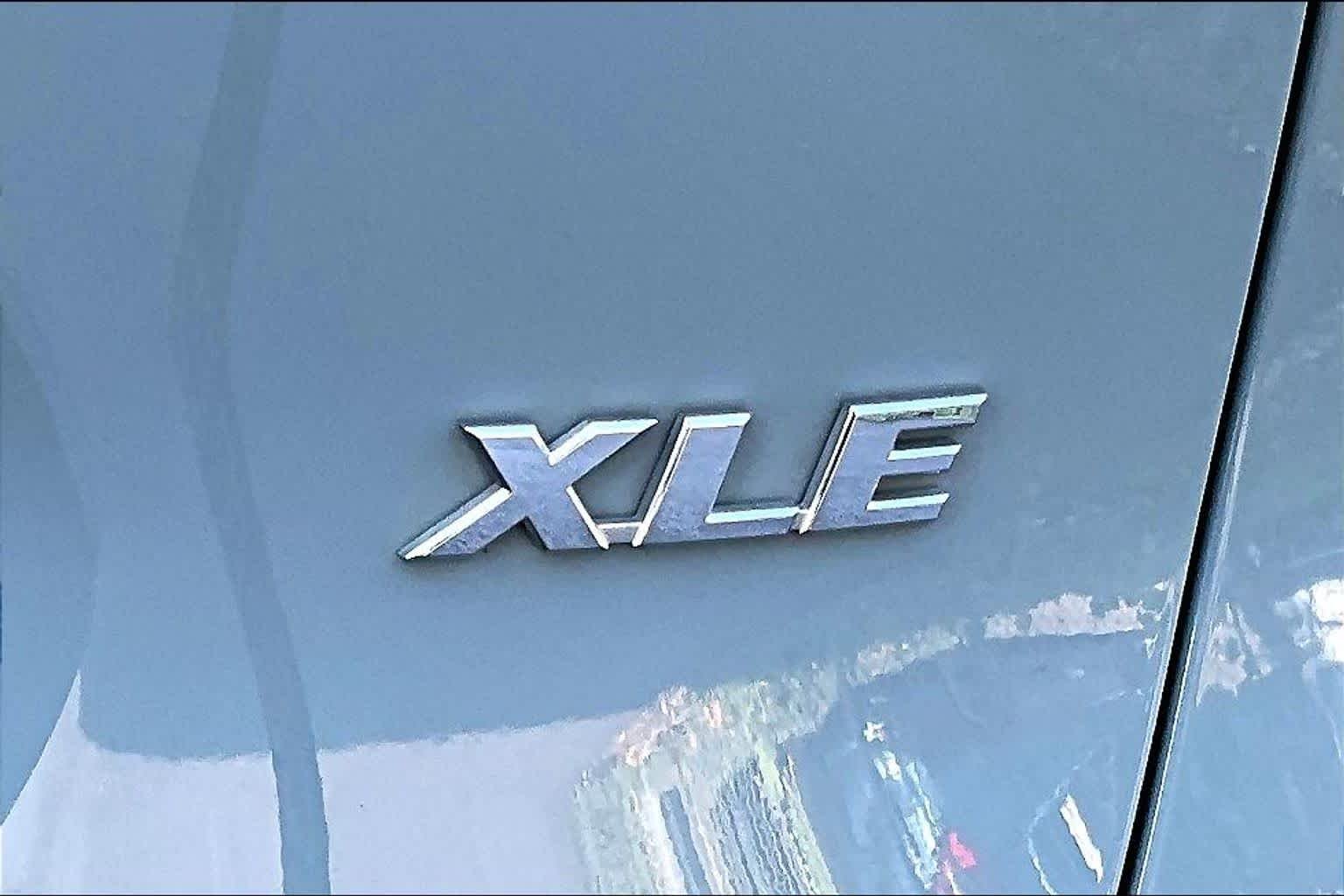 Used 2021 Lunar Rock Toyota XLE Premium image 10