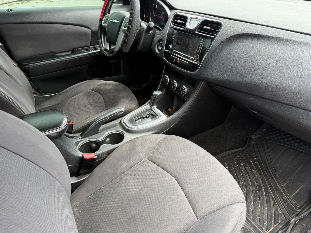 Used 2013 White Chrysler Touring image 3