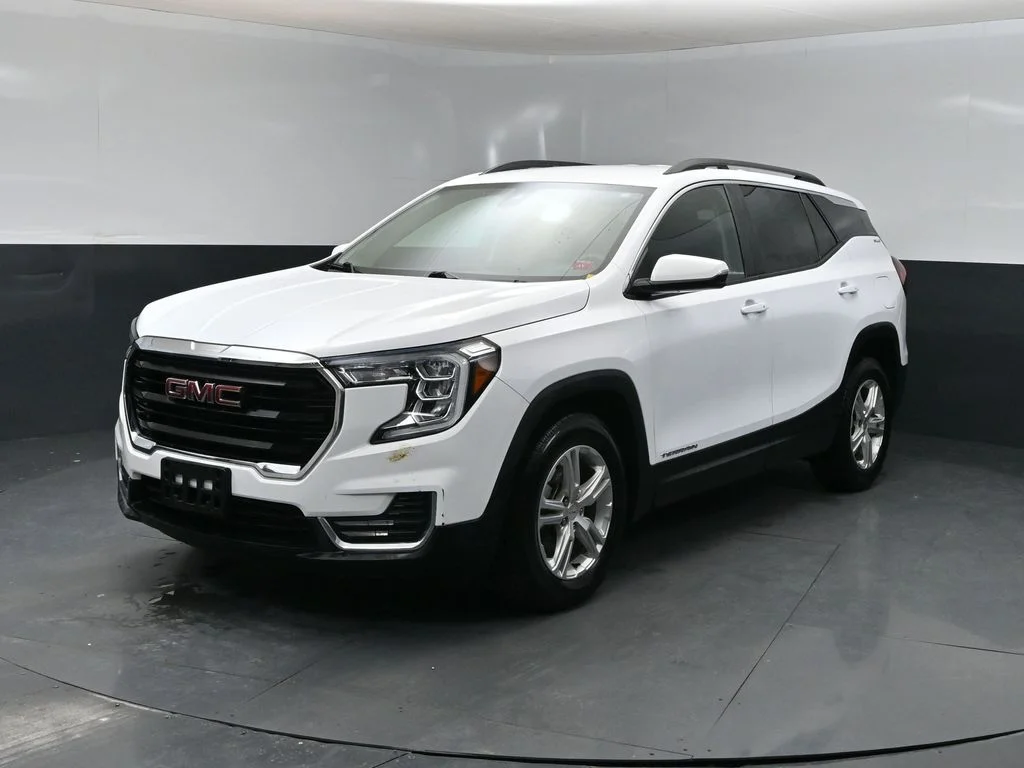 Used 2022 White GMC SLE image 5