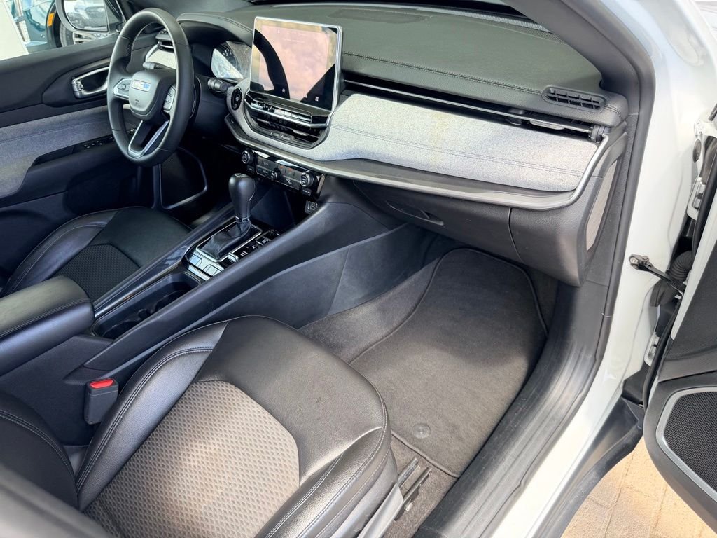 Used 2024 White Jeep Latitude image 35