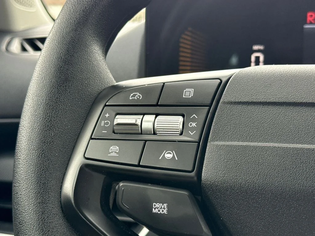 Used 2025 White Kia LXS image 29
