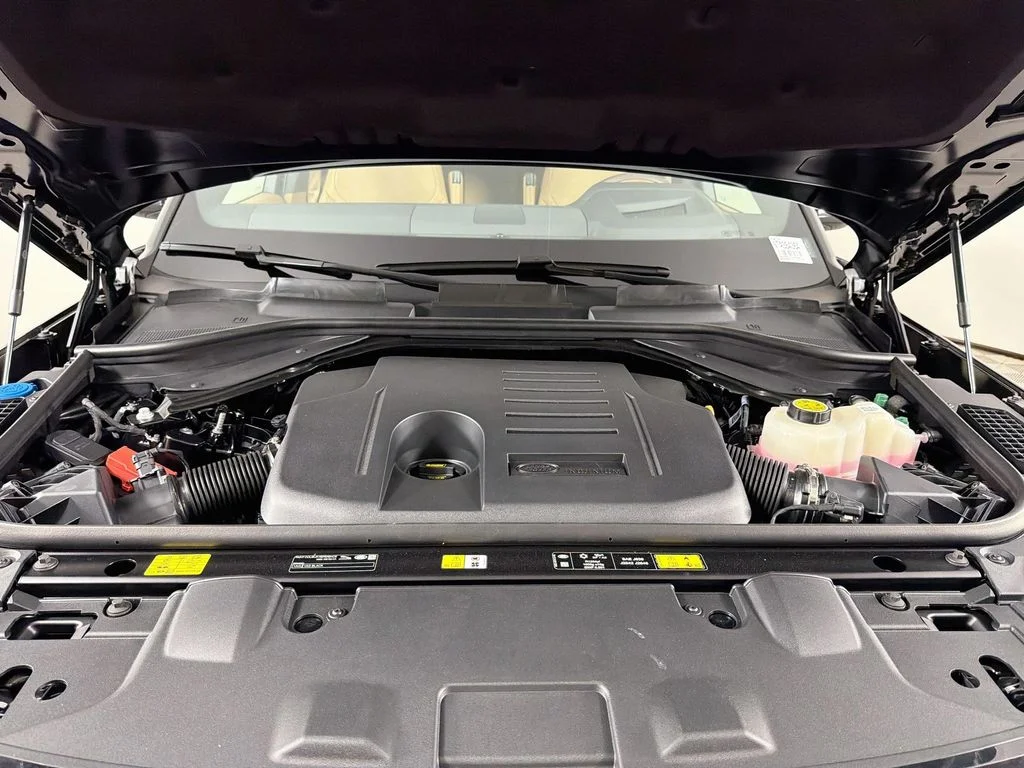 New 2026 Santorini Black Land Rover SE image 32