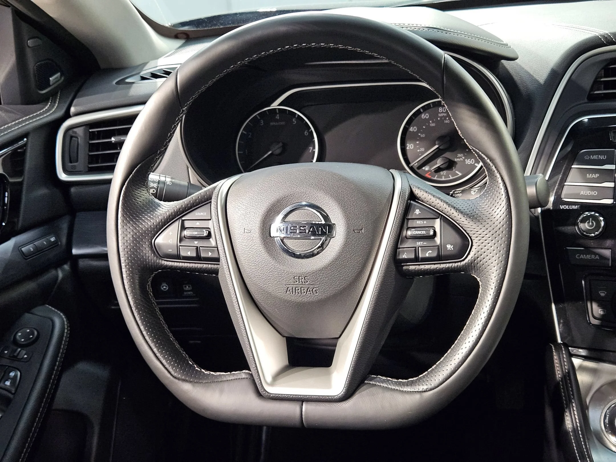 Used 2020 Super Black Nissan Platinum image 26