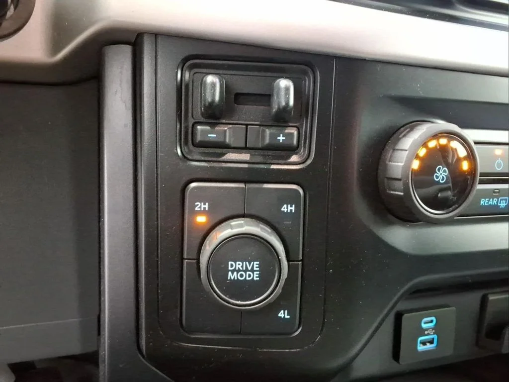Certified Used 2023 Oxford White Ford XLT image 12