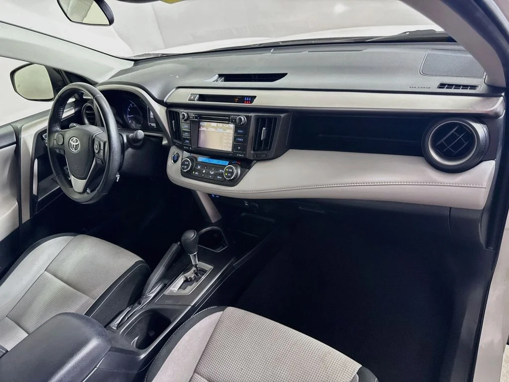 Certified Used 2018 Super White Toyota XLE image 25
