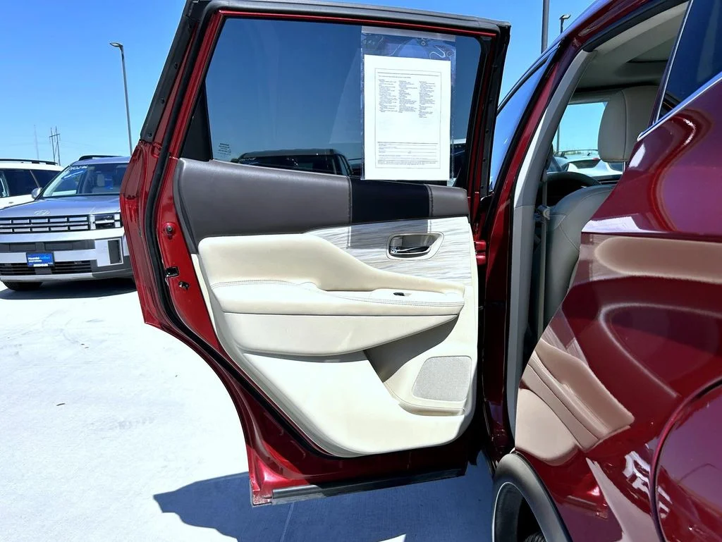 Used 2017 Red Nissan Platinum image 21