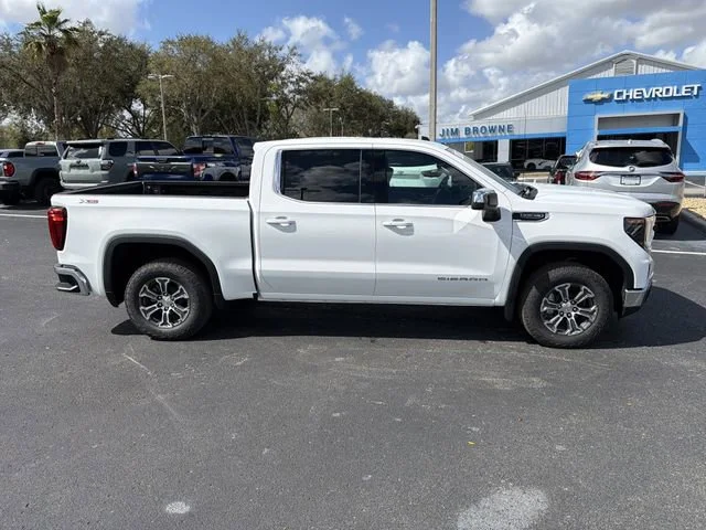 New 2026 Summit White GMC SLE image 3