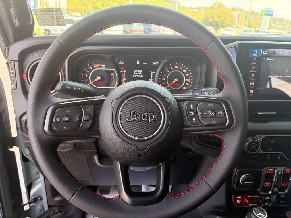 Used 2024  Jeep Rubicon image 13