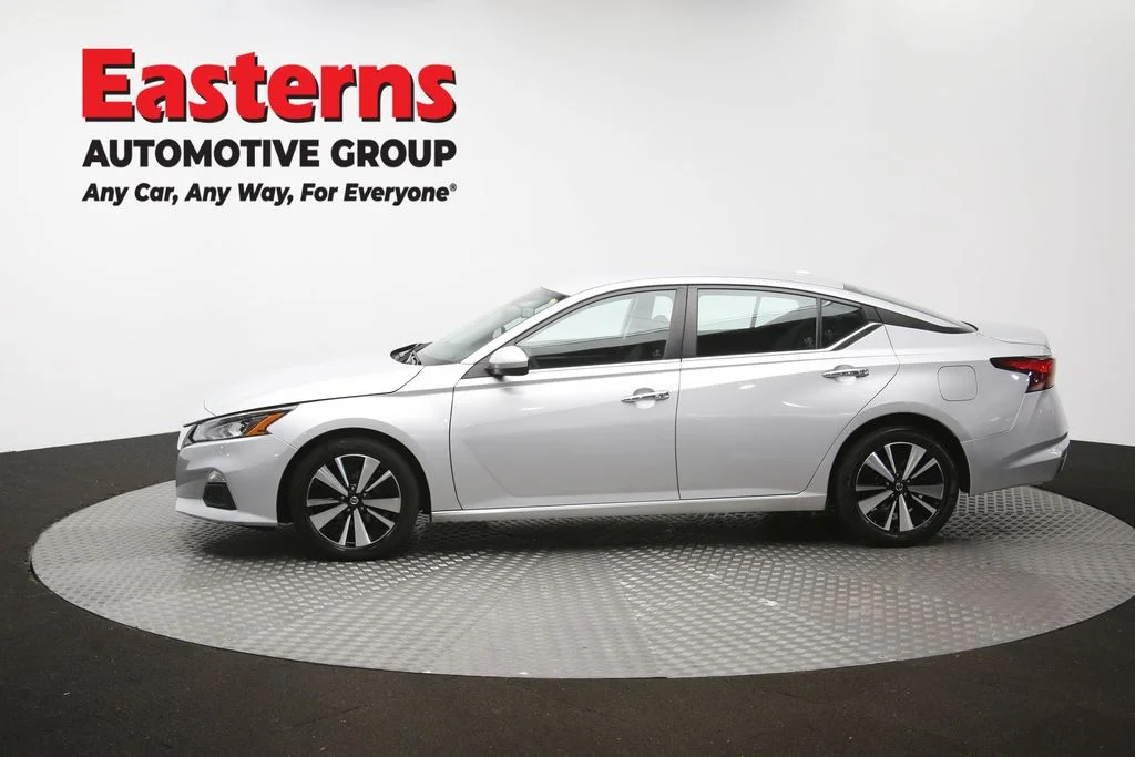 Used 2022 Silver Nissan 2.5 SV image 59
