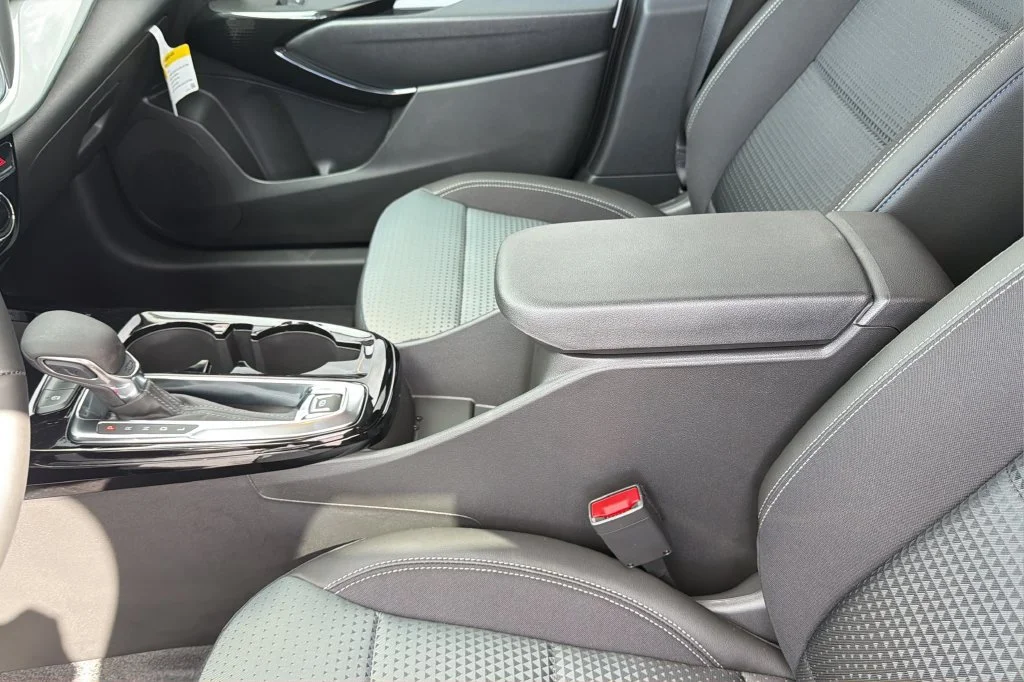 New 2026 Summit White Chevrolet LT image 33