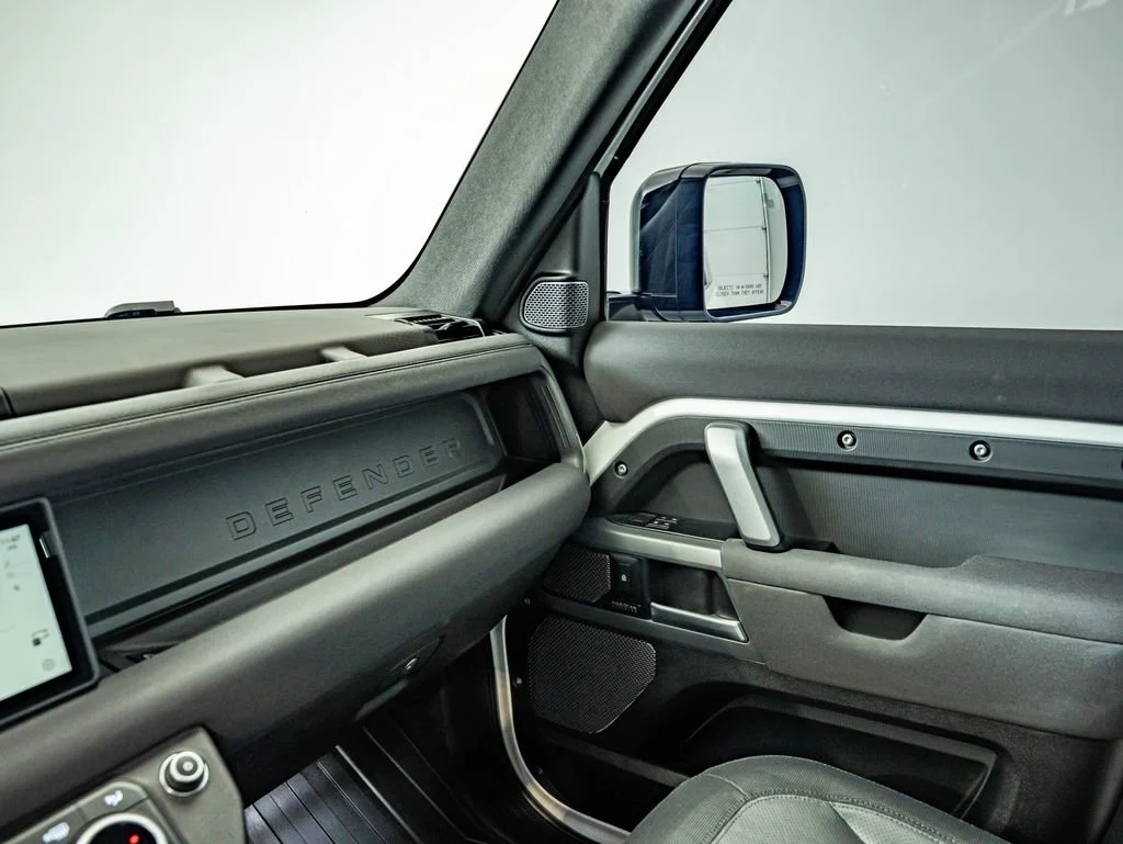 Used 2023 Fuji White Land Rover X-Dynamic SE image 30