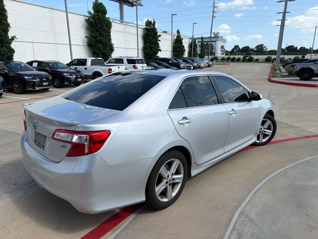 Used 2014 Classic Silver Metallic Toyota SE image 3
