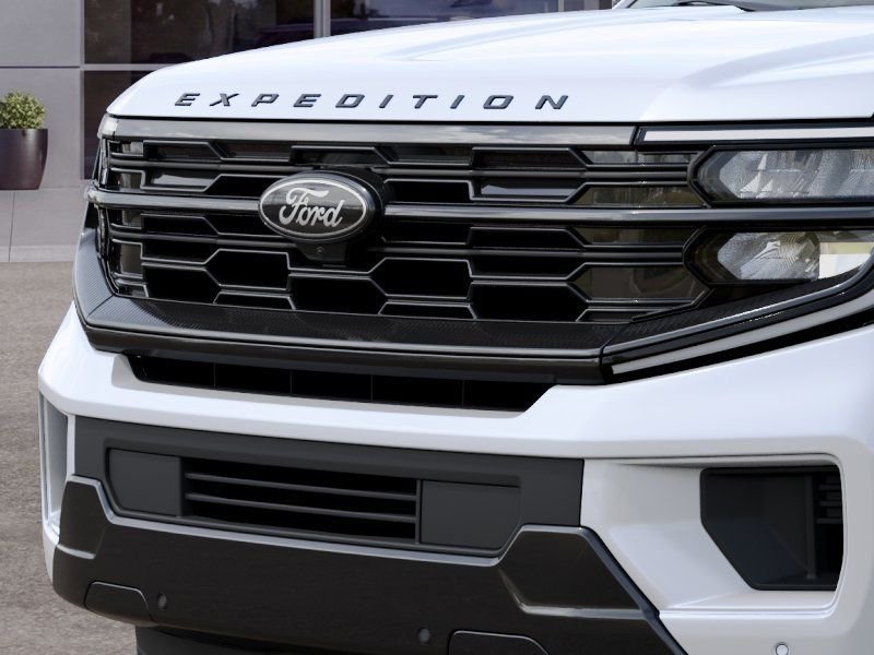 New 2027 Star White Metallic Tri-Coat Ford Platinum image 18