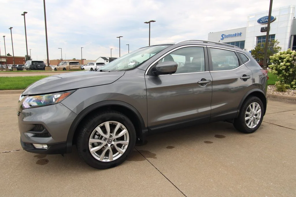 Used 2022 Gun Metallic Nissan SV image 18