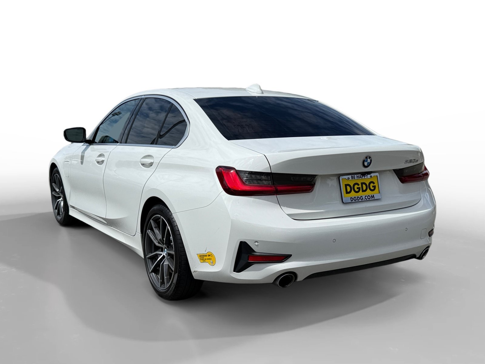 Used 2021 Alpine White BMW 330e iPerformance image 3