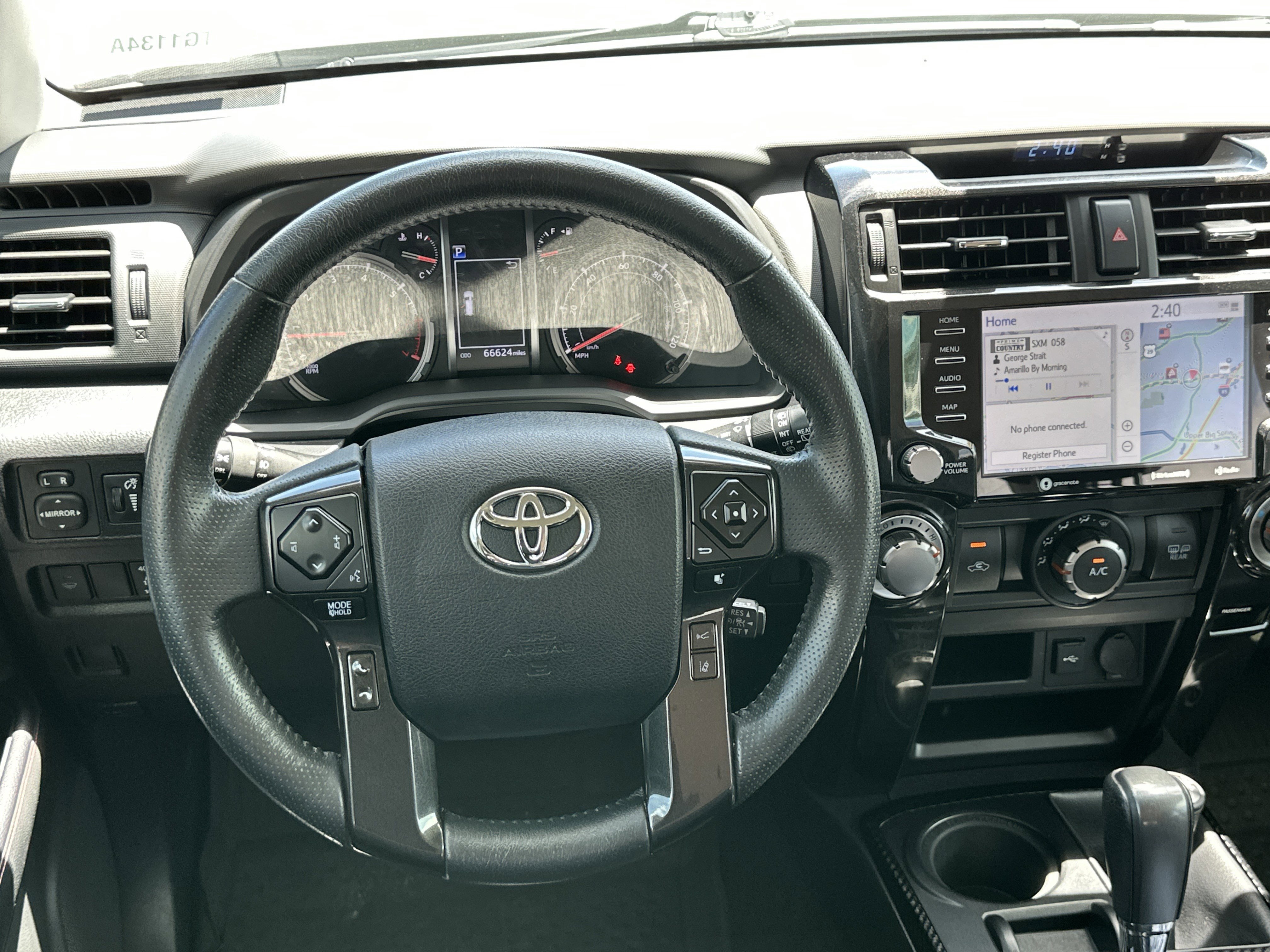 Used 2021 Classic Silver Metallic Toyota Venture image 33