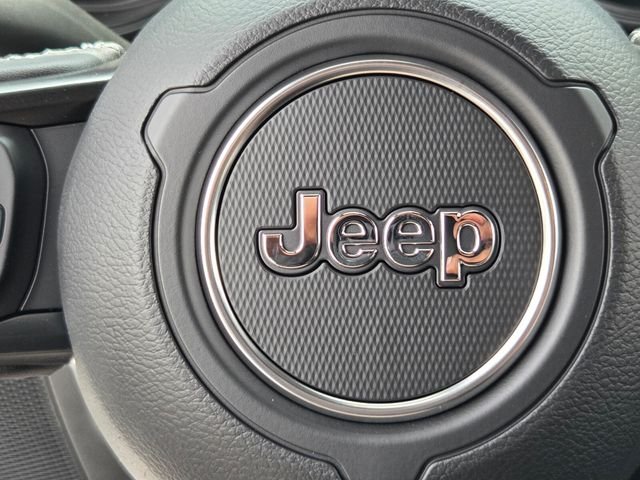 New 2026 Bright White Clear-Coat Exterior Paint Jeep 85th Anniversary Edition image 25