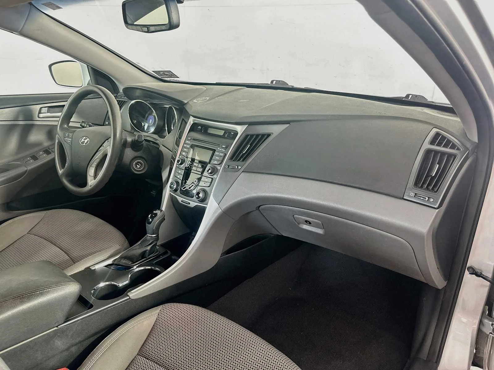 Used 2012 Radiant Silver Hyundai GLS PZEV image 24