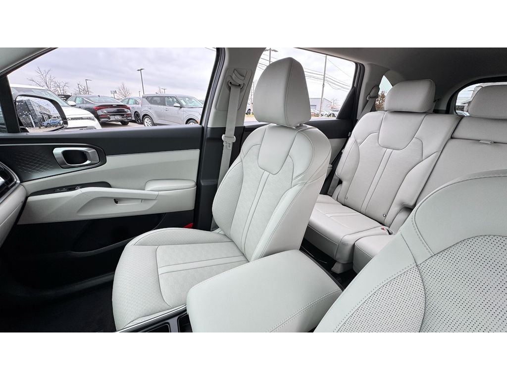 New 2026 Wolf Gray Kia S image 9