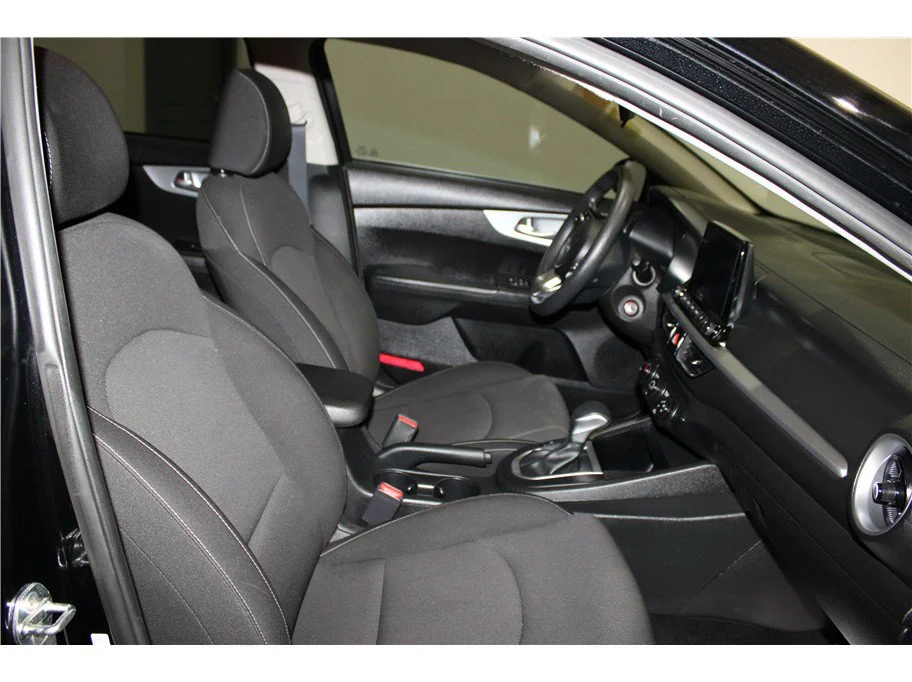 2023 Kia Forte LXS - Photo 21