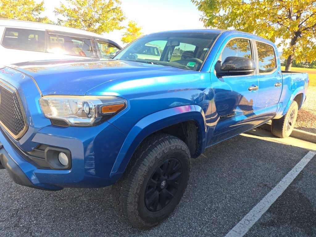 Used 2017 Blue Toyota SR5 image 2