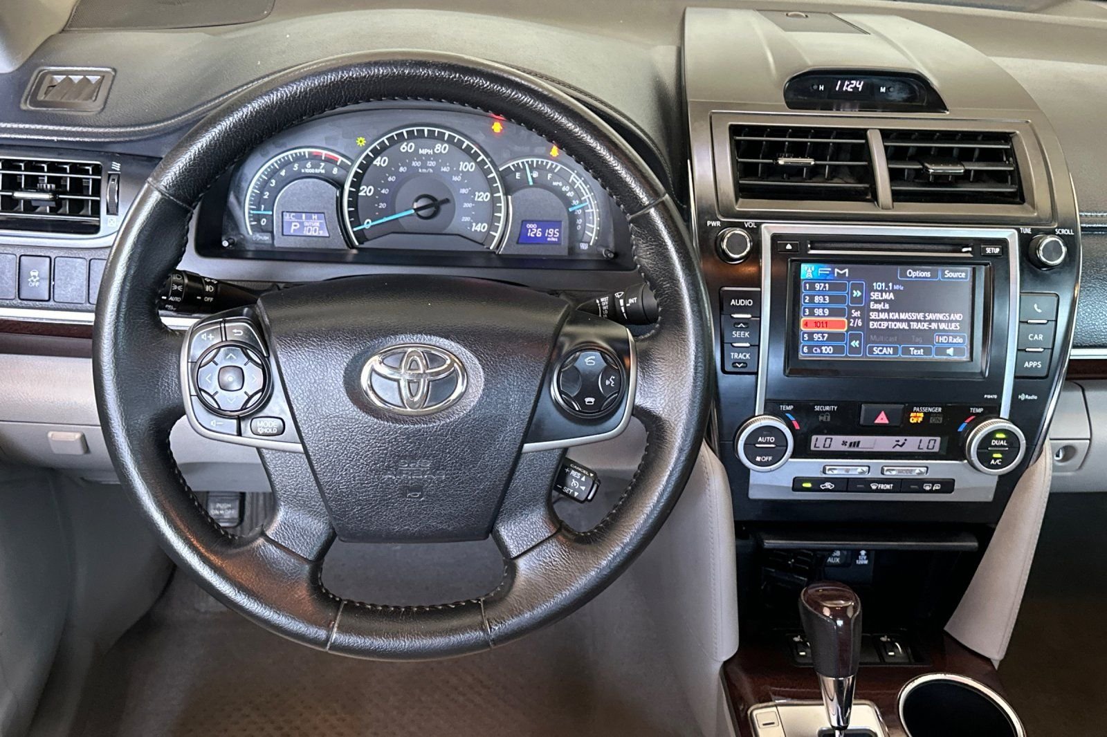 Used 2014 Silver Toyota XLE image 15