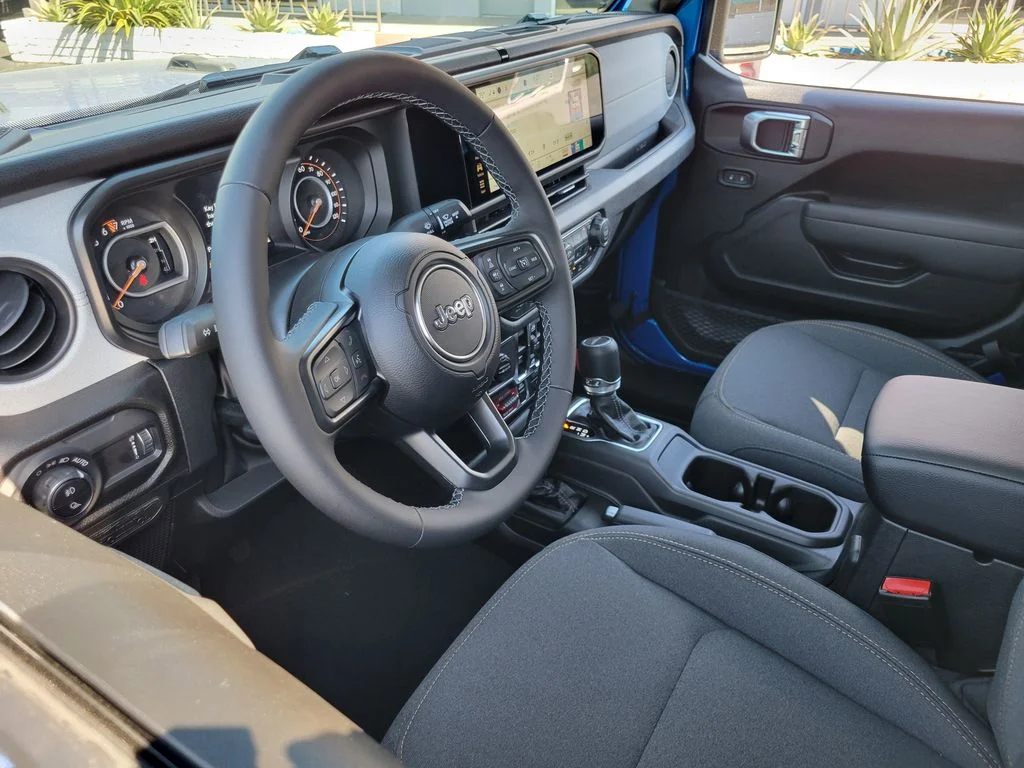 2026 Jeep Gladiator photo 2