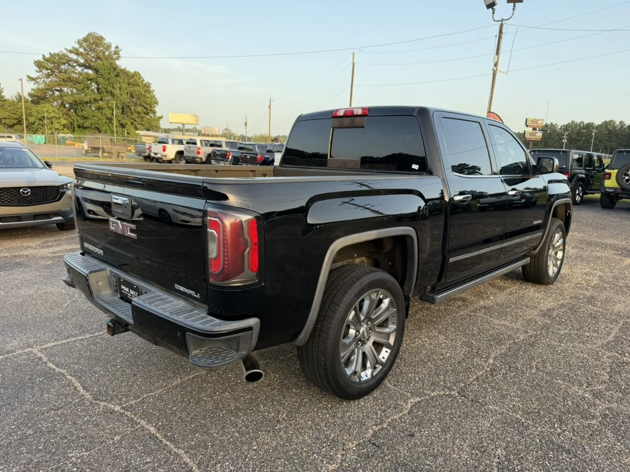 Used 2018 ONYX BLACK GMC Denali image 4