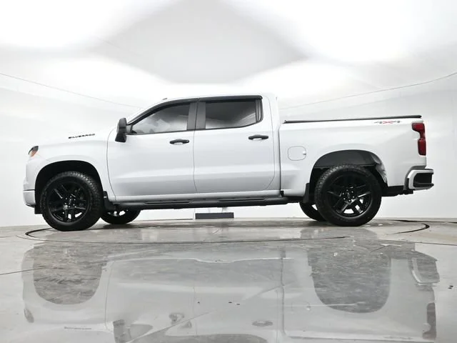 Used 2025 Summit White Chevrolet Custom image 25