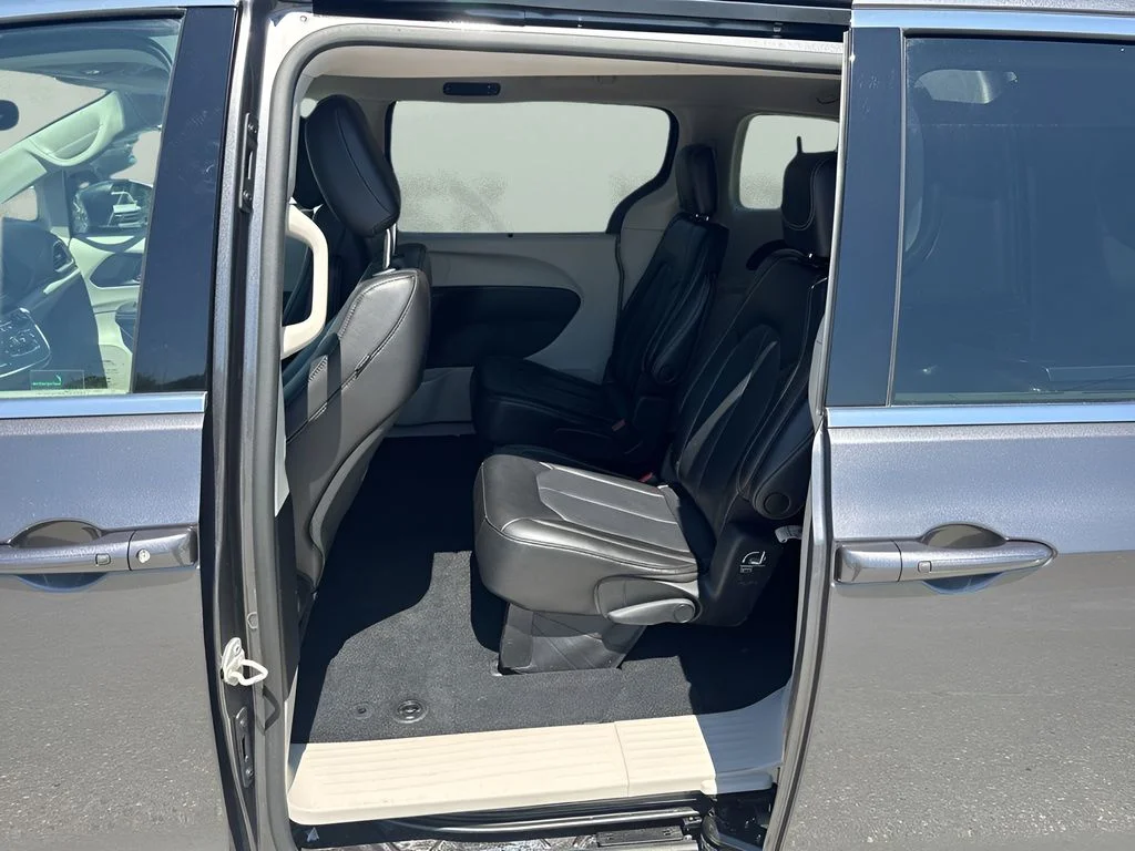 Used 2023 Gray Chrysler Touring L image 27