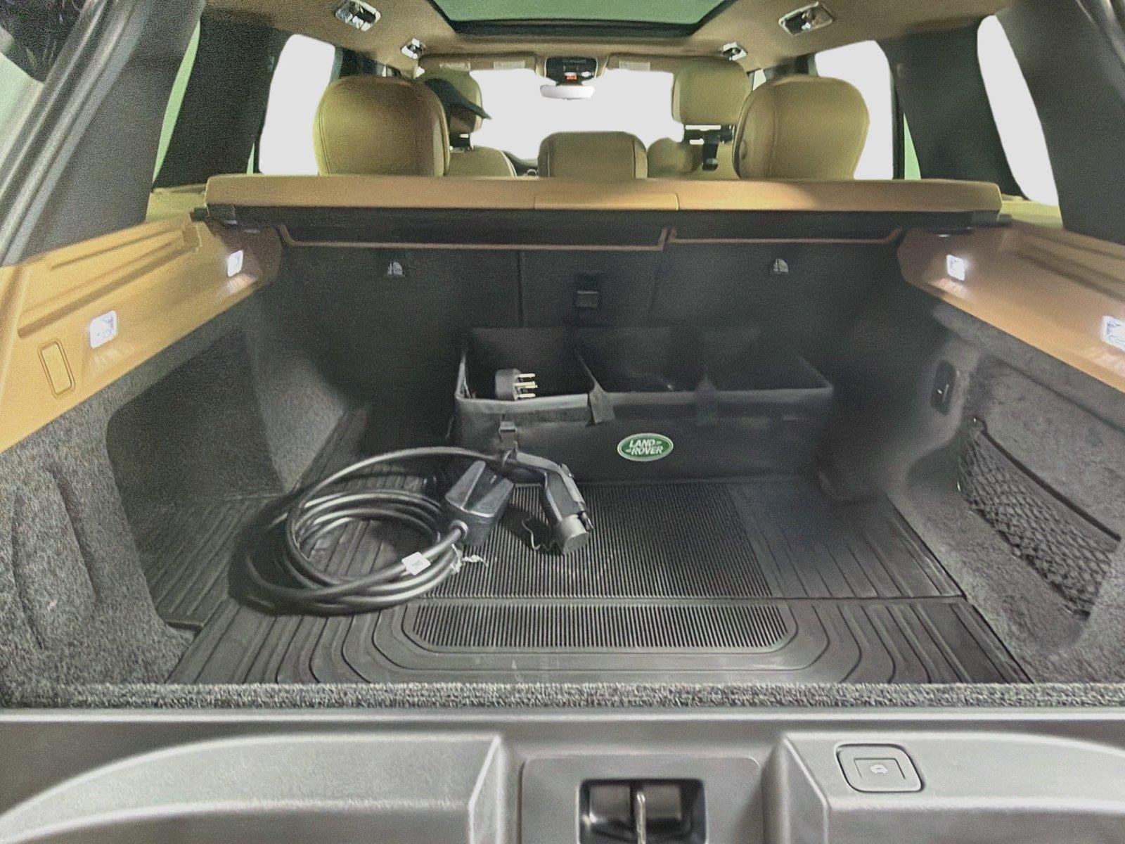 New 2026 Fuji White Land Rover SE image 27