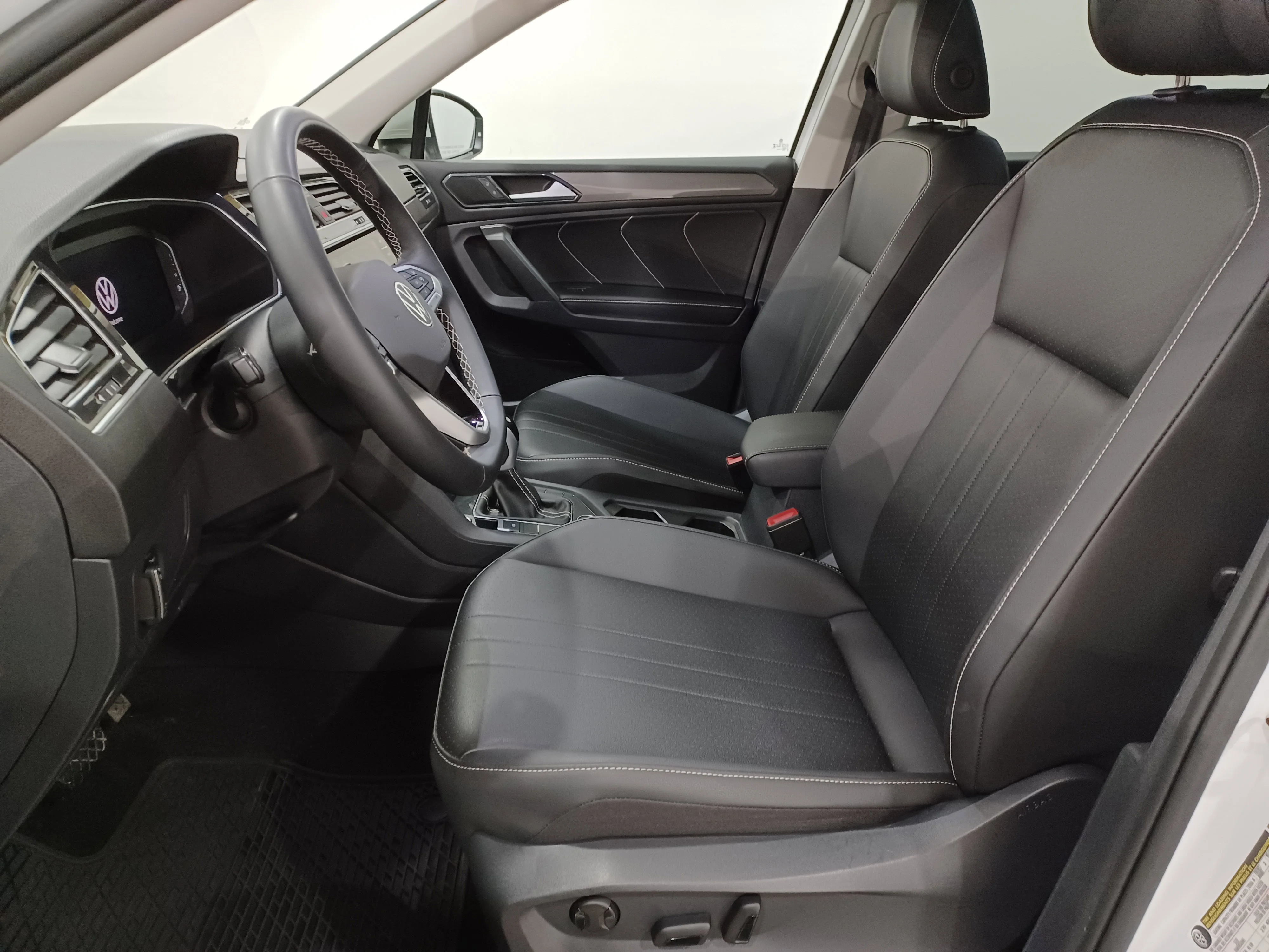Certified Used 2024 Pure White Volkswagen Comfortline 4Motion*Adapt Cruise | Remote Start | Htd Lthr & Wheel | Pano Roof | Blind Spot Detect image 10
