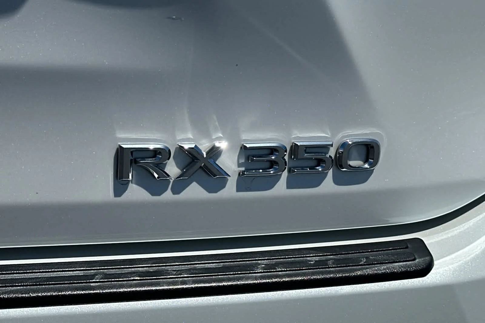 Used 2019 Eminent White Pearl Lexus  image 32