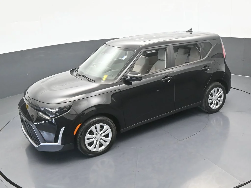 Used 2023 Fusion Black Kia LX image 34