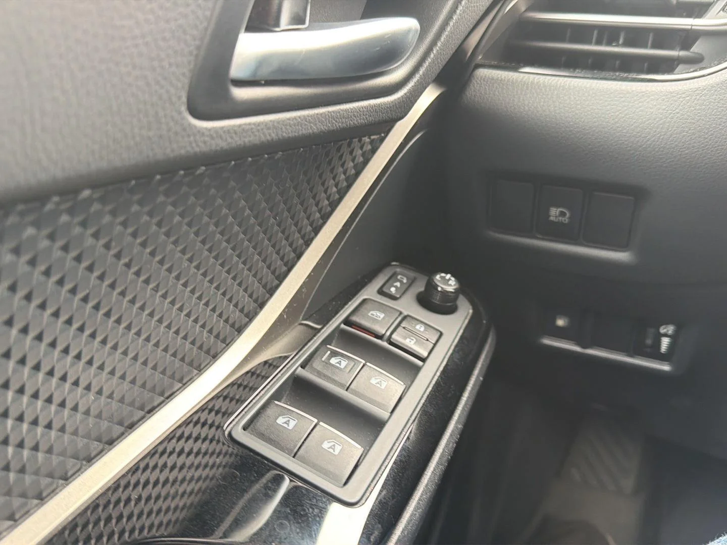 Used 2019 Silver Knockout Metallic Toyota XLE image 16