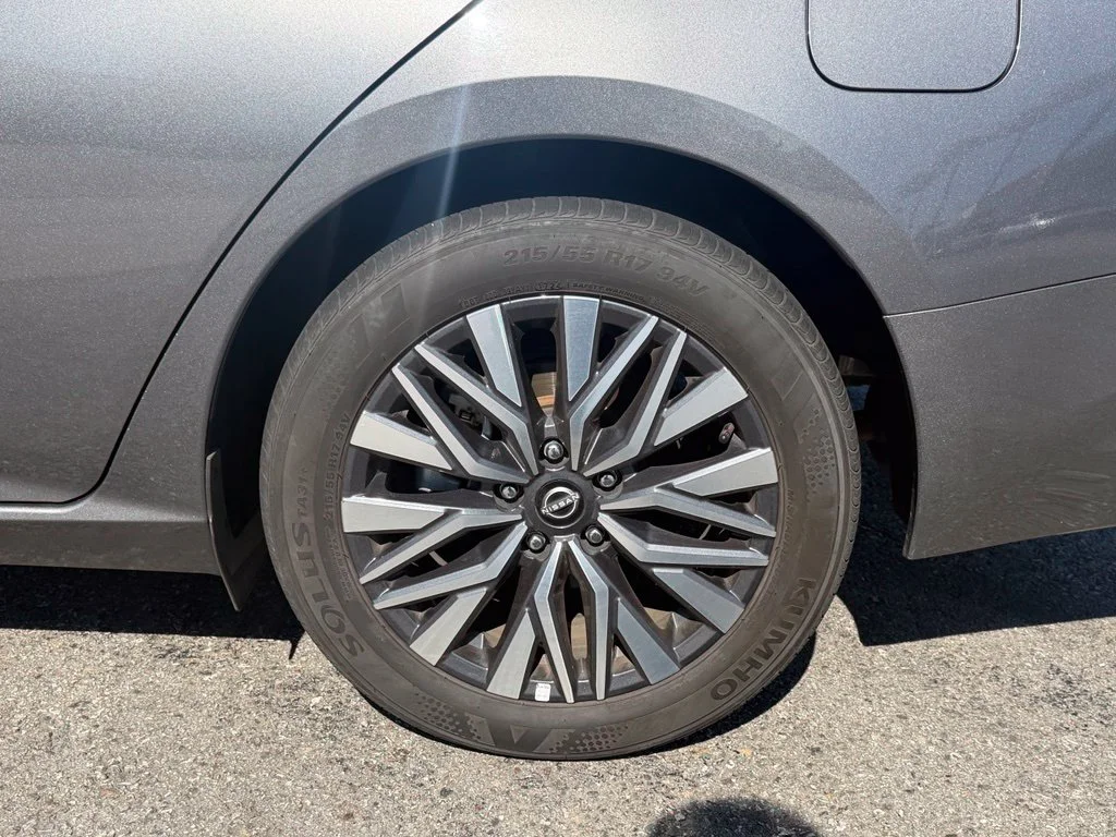 Used 2024 Gray Nissan 2.5 SV image 3