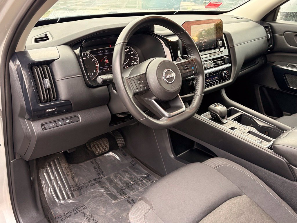 2025 Nissan Pathfinder SV - Photo 13