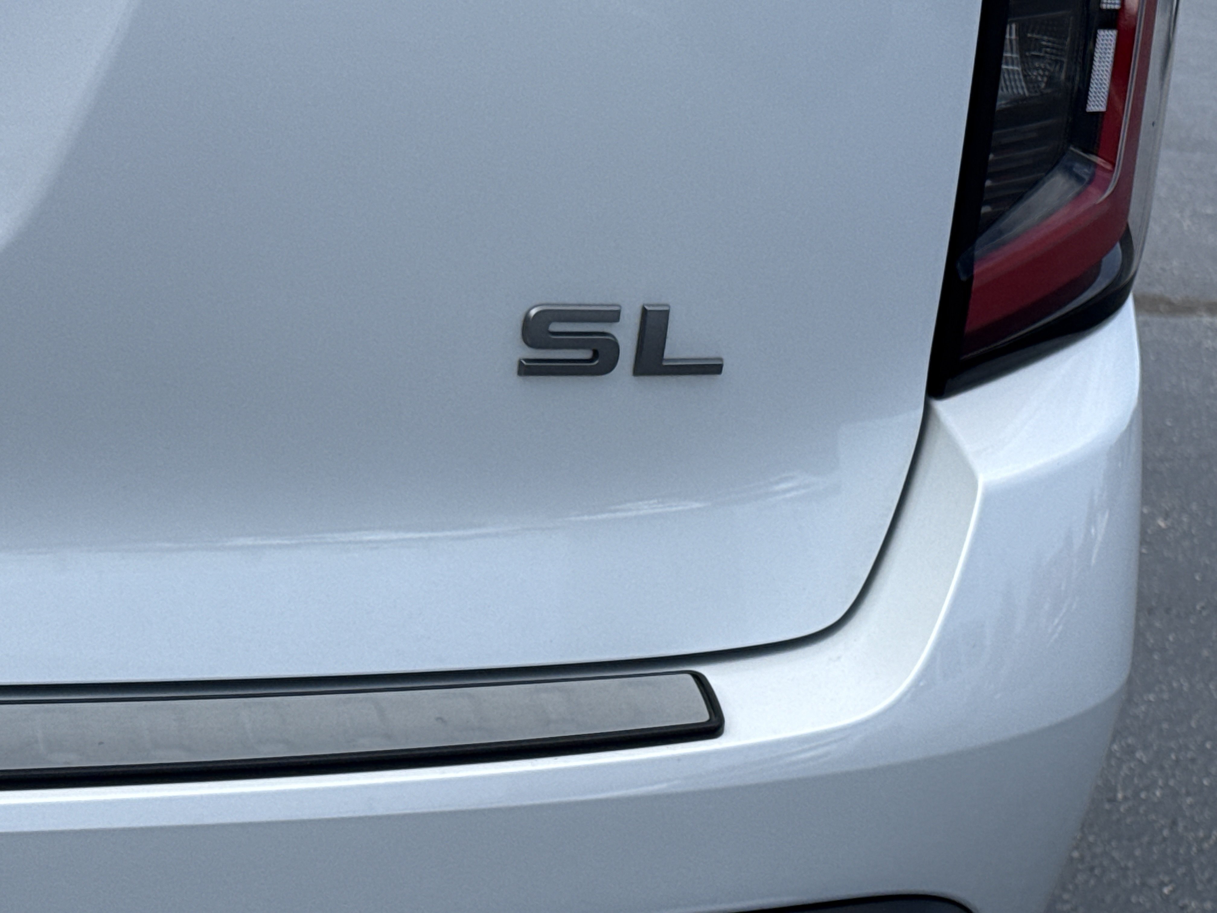 Certified Used 2026 Aspen White Tricoat Nissan SL 4WD image 5