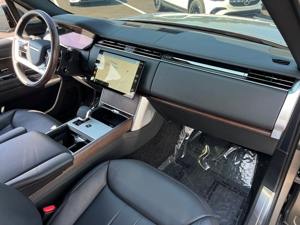 Used 2025 Gold Land Rover SE image 30