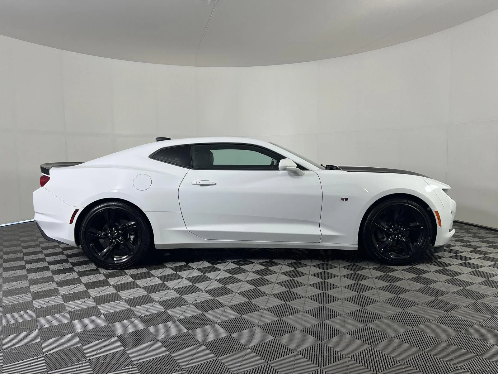 Used 2024 Summit White Chevrolet 2LT image 22