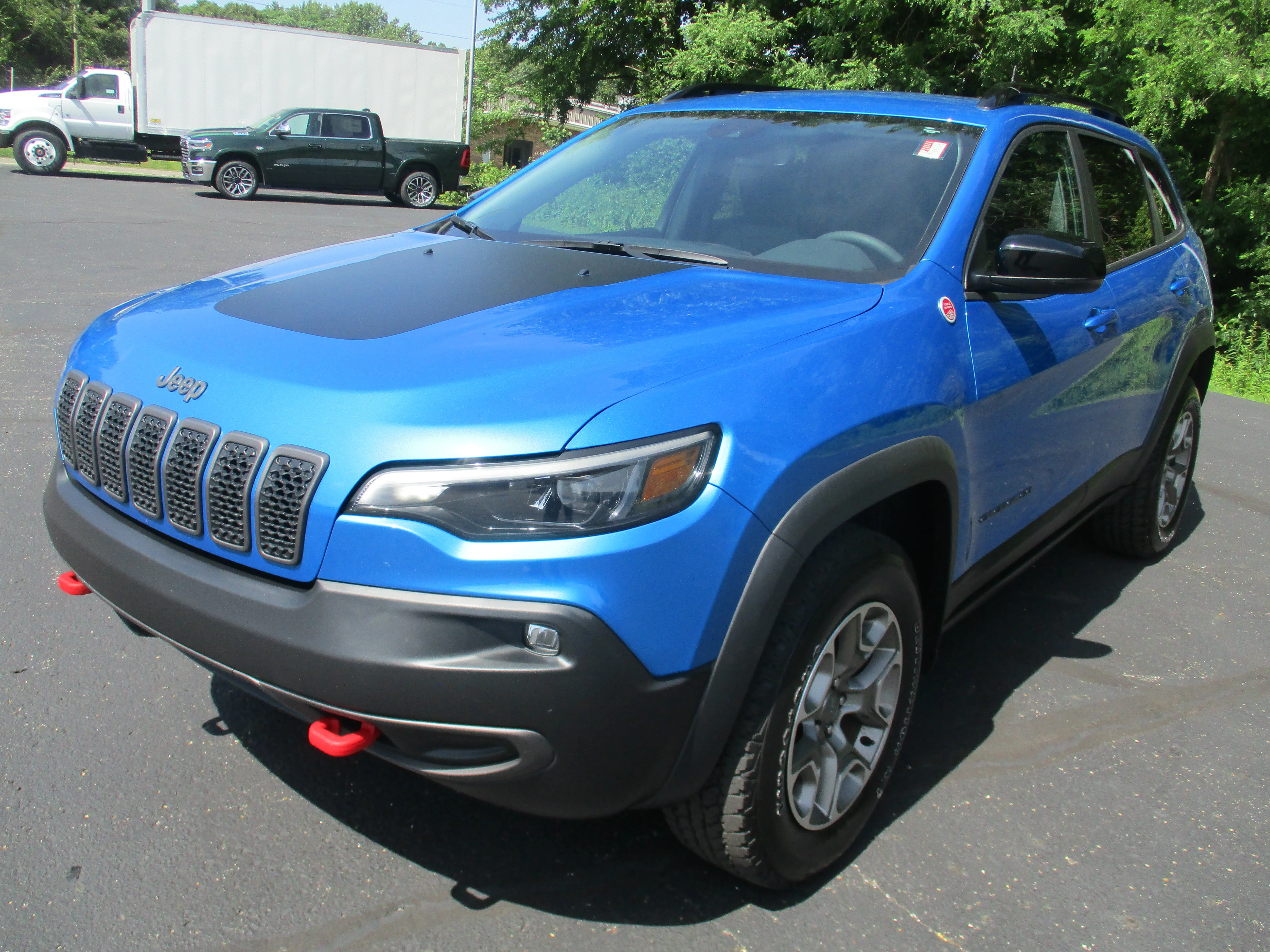 Used 2022 Hydro Blue Pearlcoat Jeep Trailhawk image 4