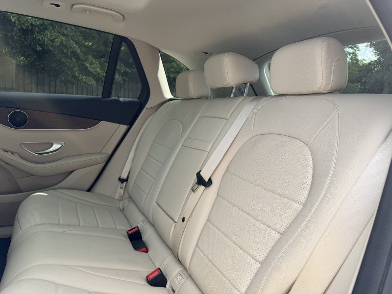Certified Used 2022  Mercedes-Benz GLC 300 image 21