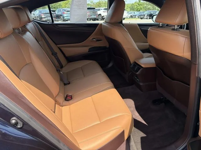 Used 2021  Lexus 350 image 25
