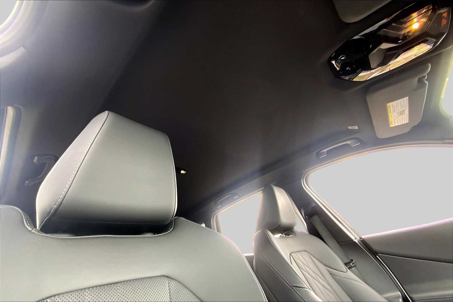 Used 2025 Mineral White Metallic BMW 30 xDrive image 13